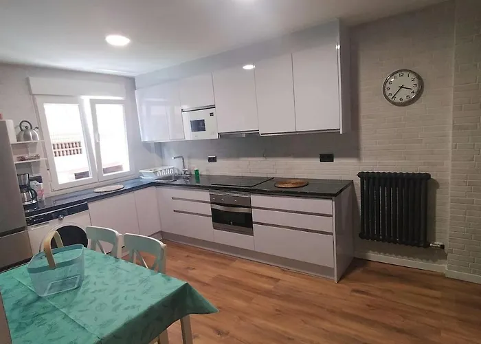 Zona Tranquila, Cerca Del Casco Antiguo. Ebi02480 * Bilbao